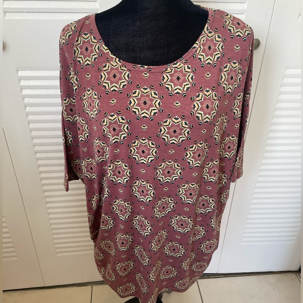 Lularoe shirt 5 for $25 🤍💚